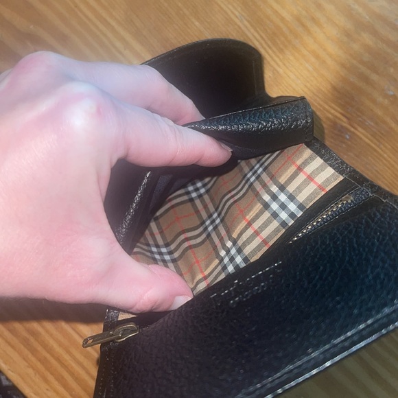 Burberrys Black Pebbled Leather Plaid Interior Zip Tri-Fold Snap Compact Wallet - Picture 8 of 12